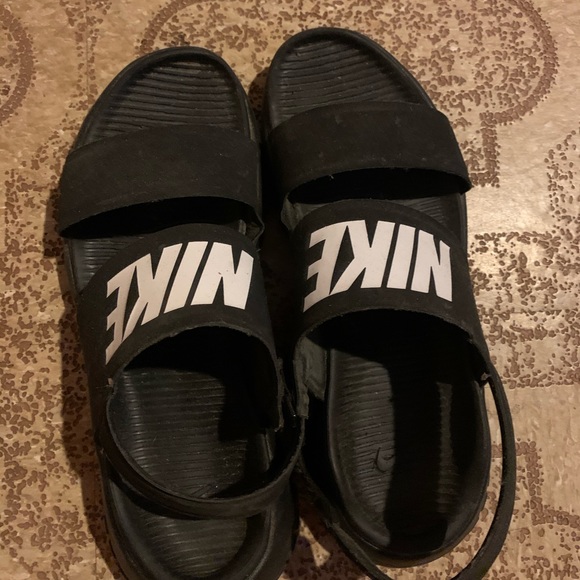 nike sandals!! - Picture 1 of 1